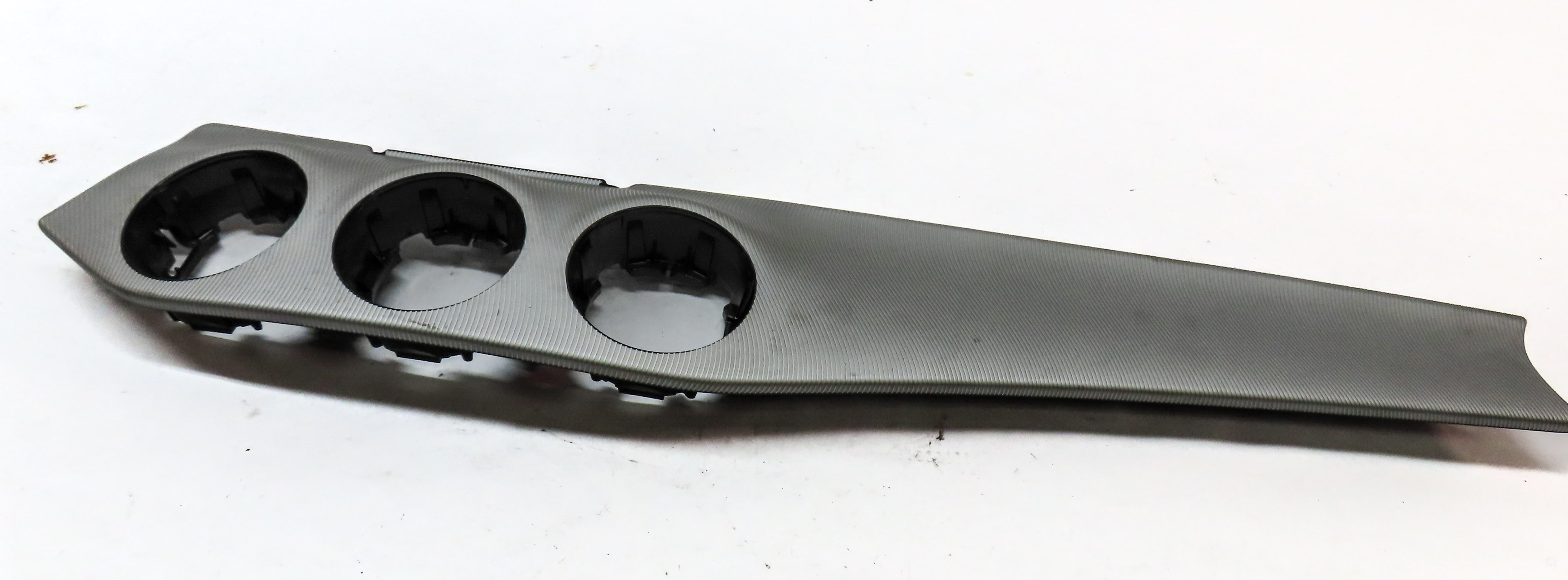 2016 MERCEDES GLA250 (X156) INTERIOR CENTER DASH VENT TRIM BEZEL (SILVER) — exact item pictured
